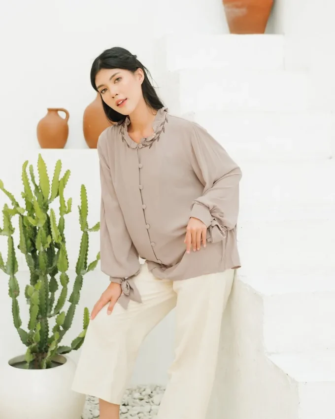 Selene Blouse Wanita Cream